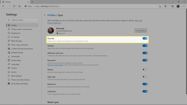 Ulubione podświetlone w sekcji Synchronizacja w Ustawieniach w MS Edge.