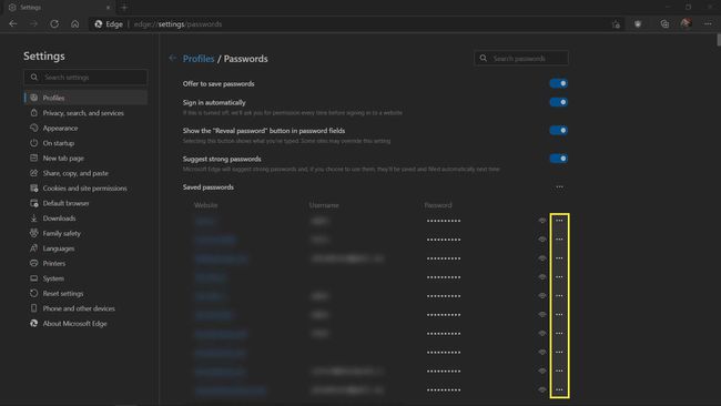 El botón para cambiar las contraseñas está resaltado en MS Edge.