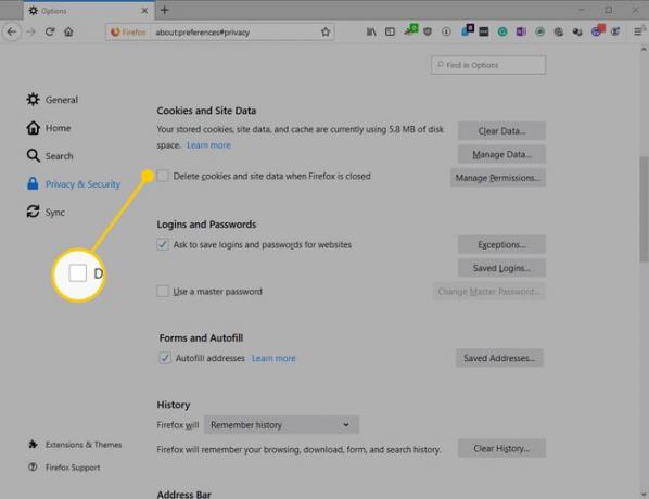 La sección Cookies y datos del sitio en la configuración de privacidad y seguridad de Firefox con el cuadro junto a Eliminar cookies al cerrar resaltado