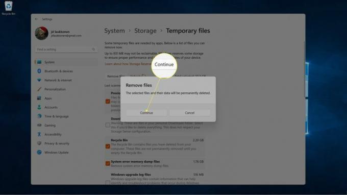 Kontynuuj zaznaczone w wyskakującym okienku usuwania plików systemu Windows 11.
