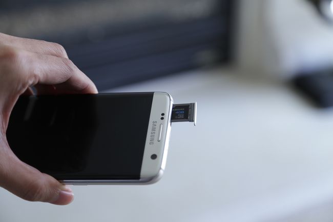 Umetanje natrag Samsung Galaxy S7 Edge ladice