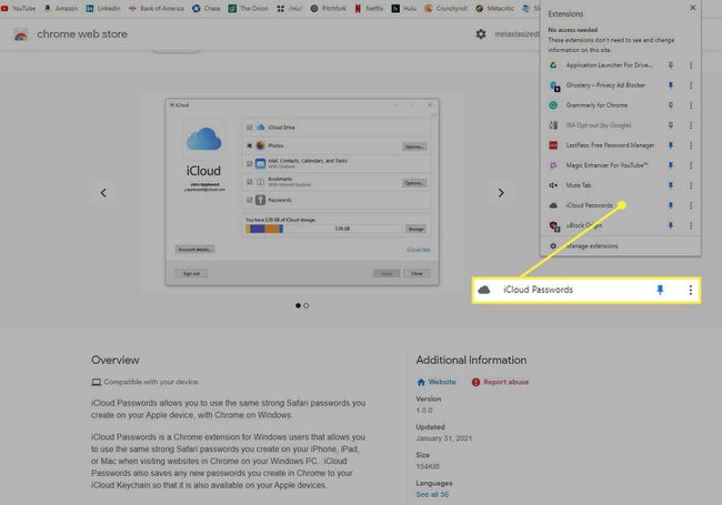 La extensión iCloud Passwords resaltada en el menú Extensiones en Chrome.