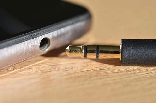Kõrvaklappide pesa ja kõrvaklappide port iPhone'is