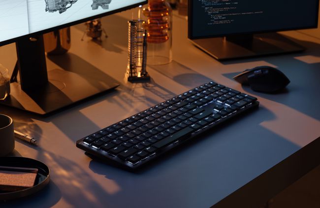 MX mehāniskā tastatūra ar MX Master 3S peli