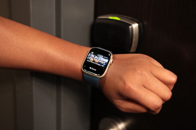 Apple Watch-ის გამოყენება სასტუმროს ოთახის კარის გასაღებად