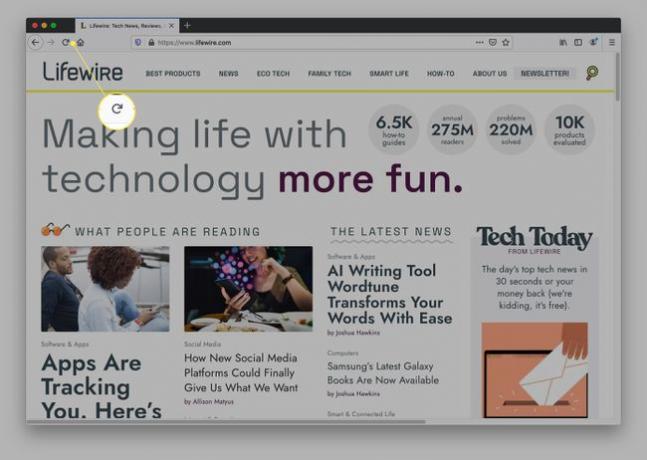 更新ボタンが強調表示されたLifewireWebサイトを表示するFirefoxWebブラウザー