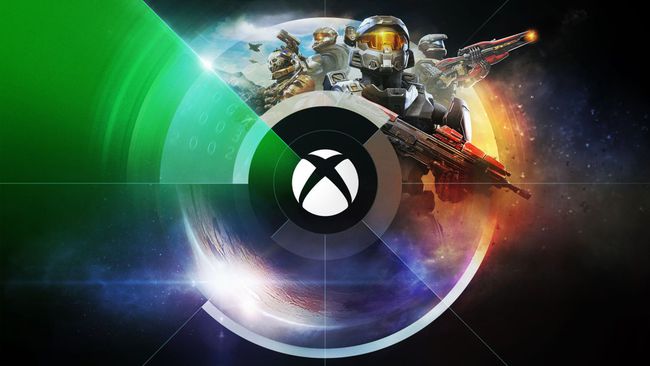 背後にHaloSpartansのコラージュが付いたXboxロゴ