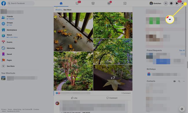 Lépjen a Facebook.com oldalra, és válassza ki a fiók ikonját (fejjel lefelé mutató háromszög) a jobb felső sarokban.