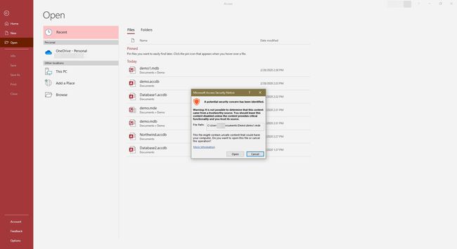 Peringatan keamanan membuka file MDE di Access.