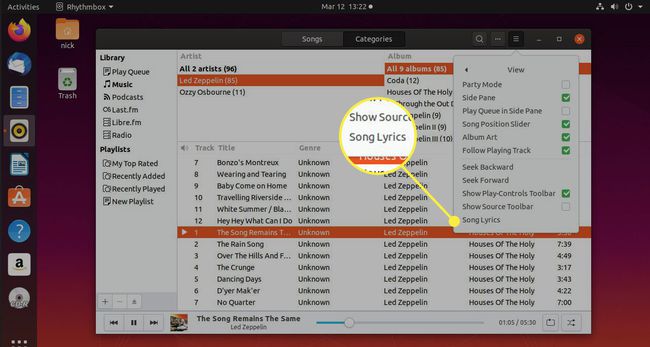 Снимок экрана Rhythmbox с выделенной опцией просмотра текстов песен.