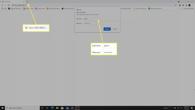 Alguien inicia sesión en su enrutador Wi-Fi usando un navegador web