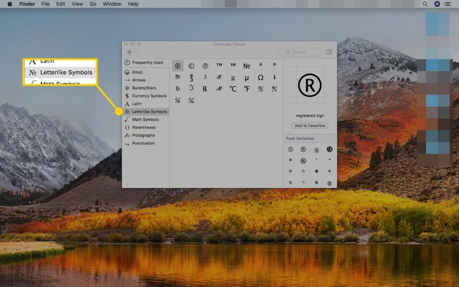 Nabídka Emoji a symboly na Macu se zvýrazněným nadpisem Symboly připomínající písmena