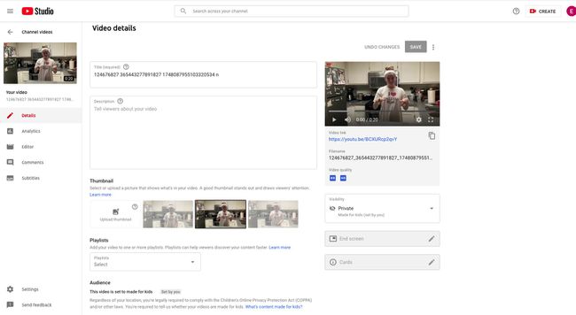 Beheer de details van de video door een titel, beschrijving en thumbnail toe te voegen, of voeg deze toe aan een afspeellijst, stel het publiek en de zichtbaarheid in, en meer.