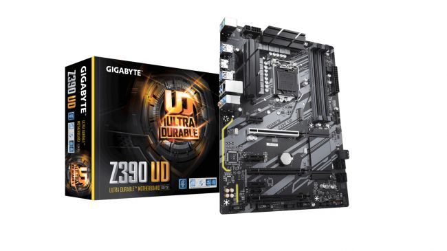 Foto do produto da caixa e placa-mãe Gigabyte Z390 UD