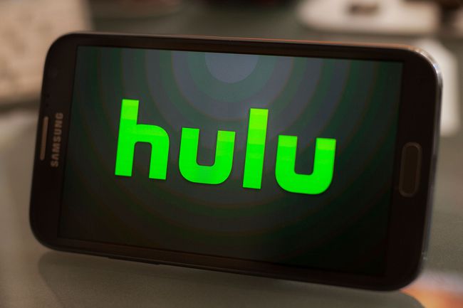 โทรศัพท์ที่มี Hulu แสดงอยู่