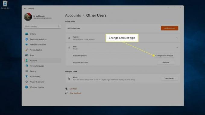 Zmień typ konta wyróżniony w systemie Windows 11 inni użytkownicy.