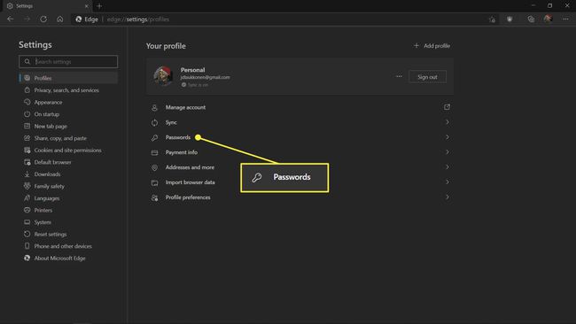 Configuración del perfil de Microsoft Edge con el botón Contraseña resaltado.