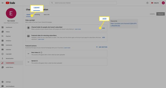 Selecteer onder het tabblad Lay-out en Video Spotlight de optie Toevoegen om een ​​voorbeeldtrailer toe te voegen die mensen die zich nog niet op je kanaal hebben geabonneerd, kunnen zien.