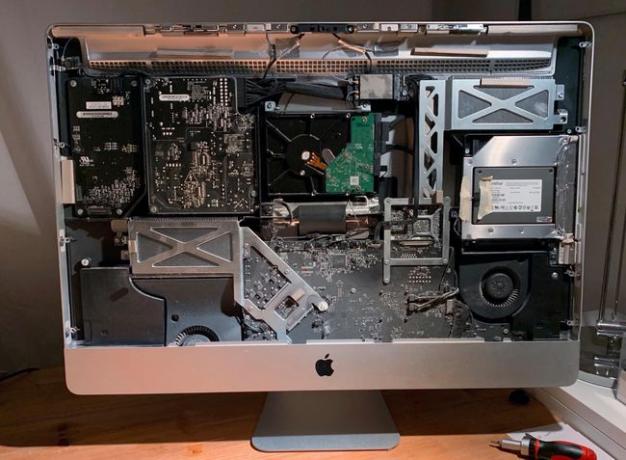 Vecāka Mac datora iekšpusē