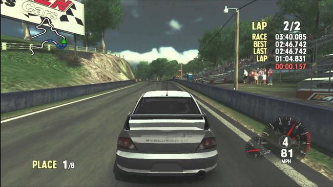 En sportbil som kör på vägen i Forza Motorsport för Xbox.