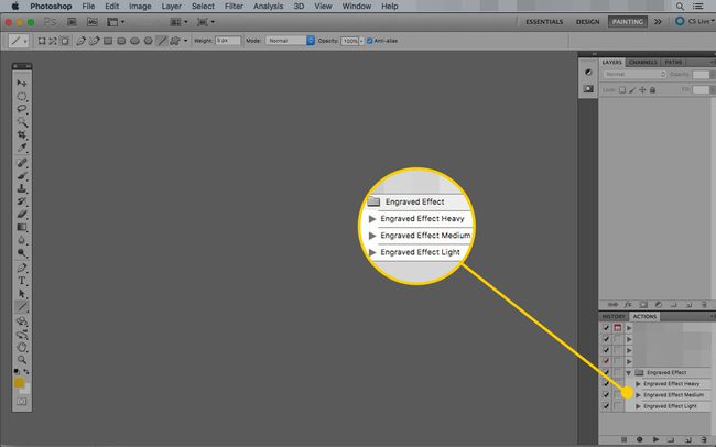 Photoshop op een Mac met de actiemap Gegraveerd effect gemarkeerd