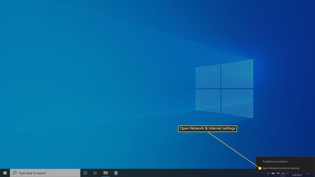 Windows 10 작업 표시줄에서 네트워크 아이콘을 마우스 오른쪽 버튼으로 클릭합니다.