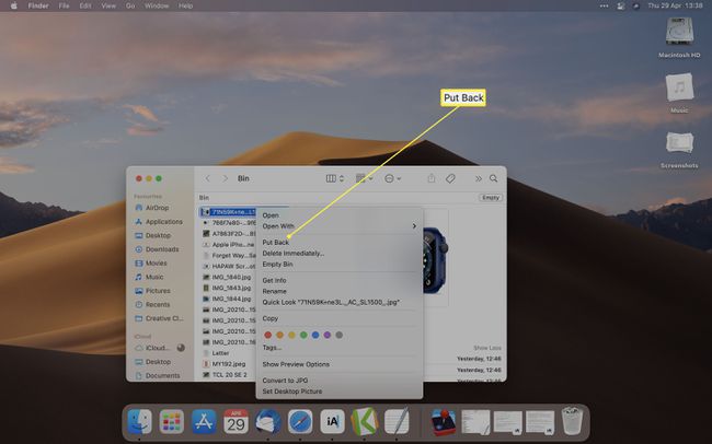 ゴミ箱付きのMacOSデスクトップを開いて、ファイルで強調表示して戻すことができます