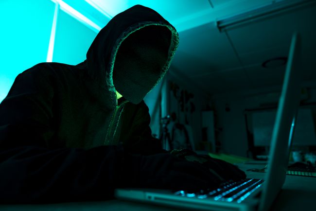 hacker di hoodie