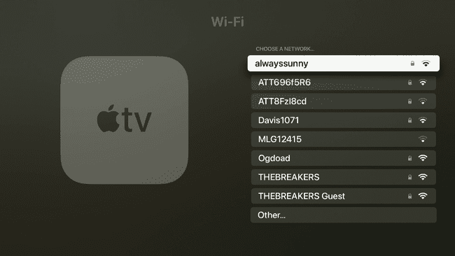 „Apple TV“ nustatymuose paryškintas „Wi-Fi“ tinklas.