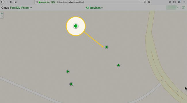 Ponto verde indicando iPhone online no site do iCloud