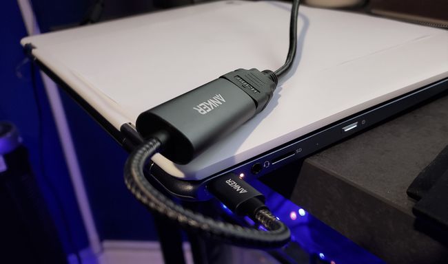 cum se conectează Chromebook la proiector - adaptor USB la HDMI conectat