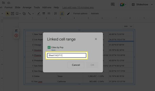 Caixa de texto de intervalo de células vinculada destacada no Apresentações Google.