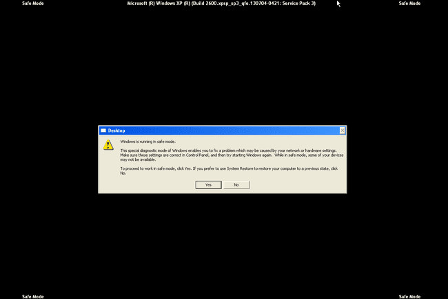 Windows XP Güvenli Mod masaüstü isteminin ekran görüntüsü