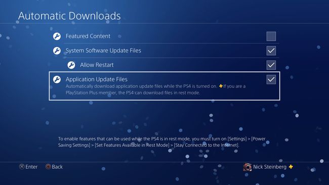 Selecionando arquivos de atualização de aplicativo em Configurações de downloads automáticos do PS4.