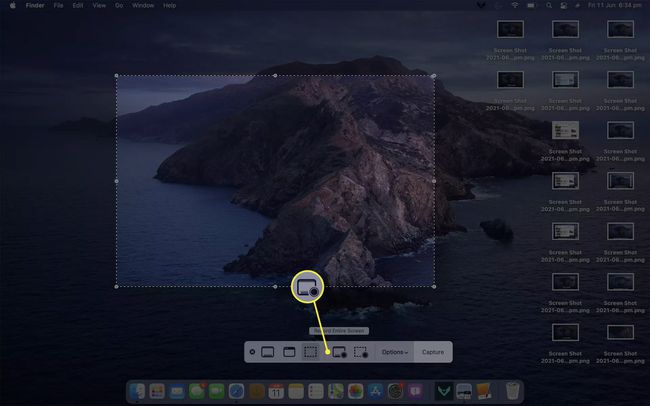 Aplikasi tangkapan layar Mac di MacBook Air dengan opsi Rekam Seluruh Layar dipilih